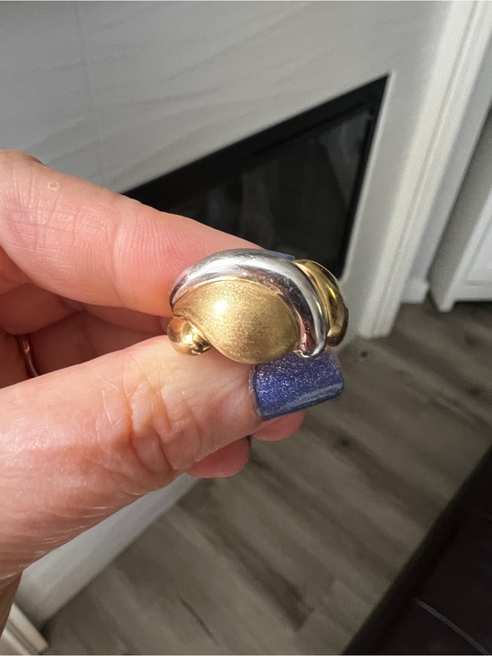 Jewelry - Solid Vintage 18k gold ring